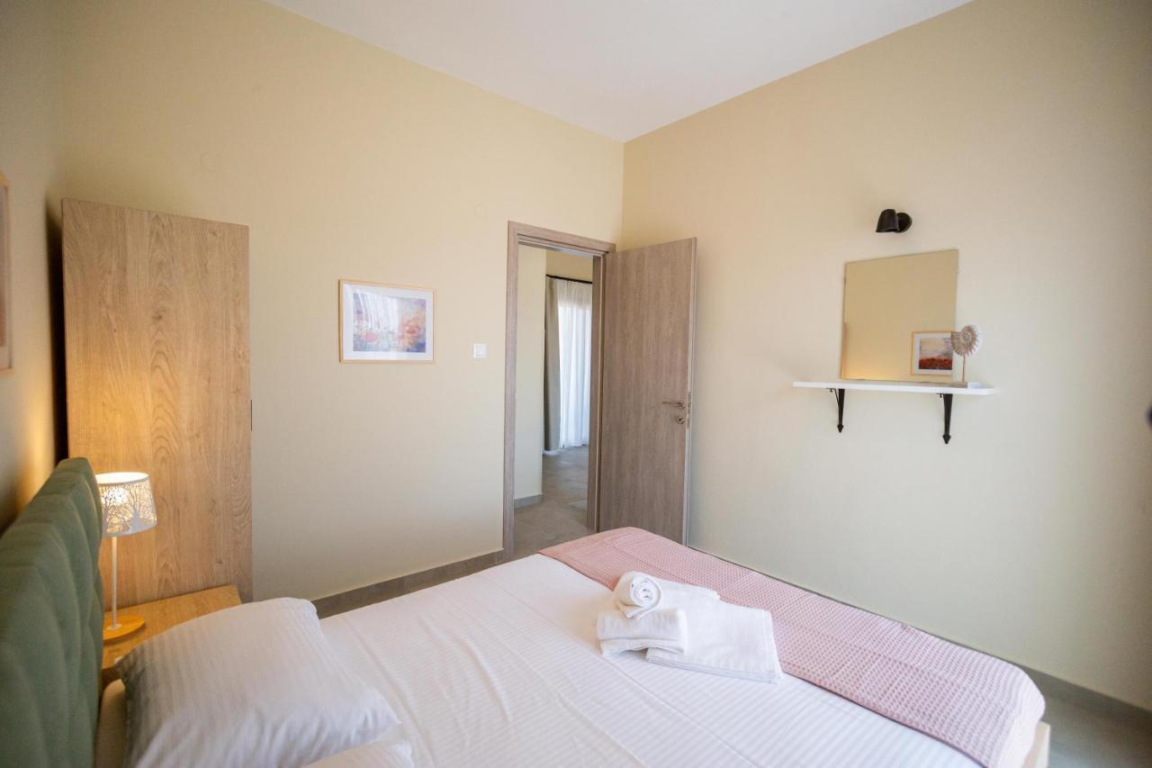 Varkes Suites 1 Néa Poteídaia Eksteriør bilde